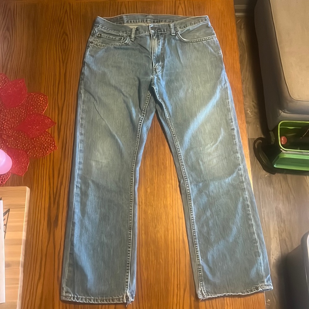34w 32L Levi Strauss 559 jeans.